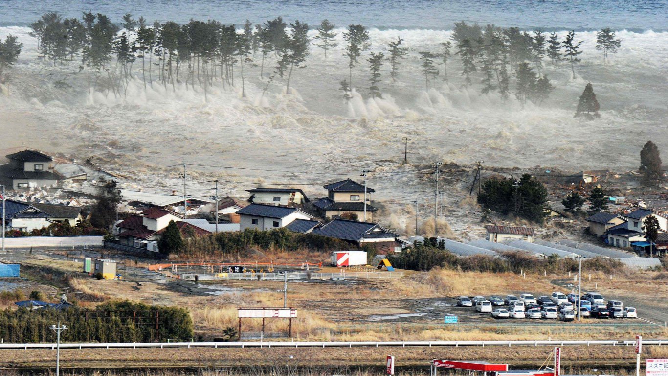 13 г. след бедствието във Фукушима: 2520 души остават в неизвестност (снимки/видео)