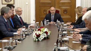 Президентът ги попита почти същите неща които и ГЕРБ СДС склонни