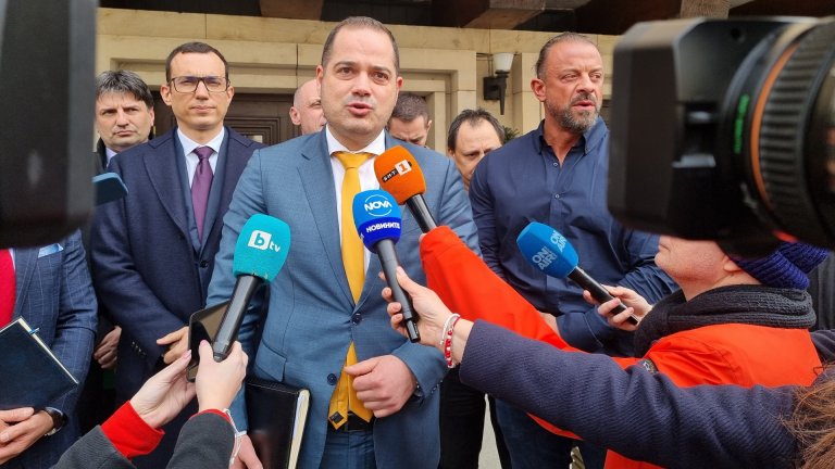 Калин Стоянов: Тенчо Тенев носи в телевизионните студия торба с лъжи 
