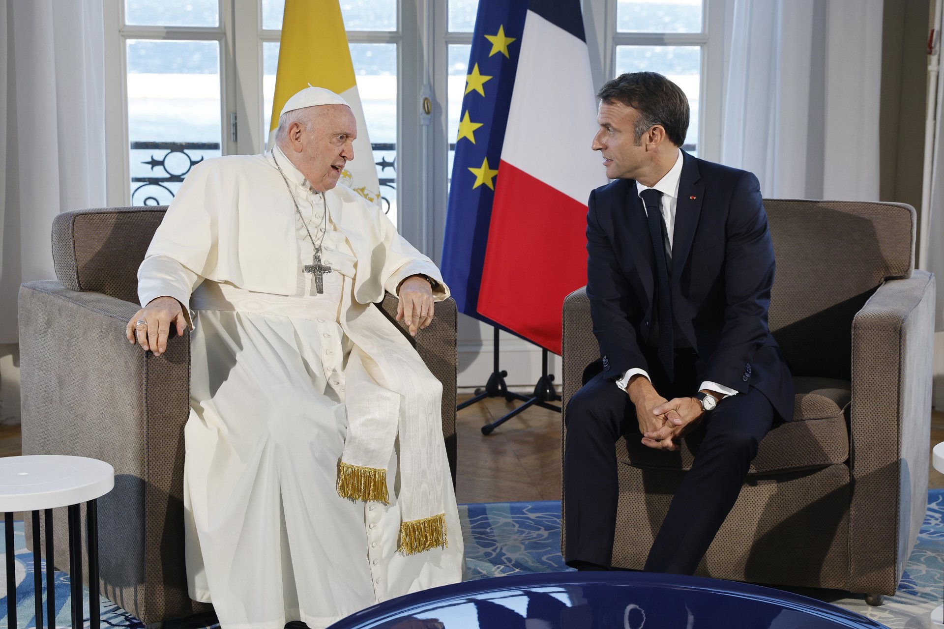 Макрон на среща с папа Франциск, Марсилия, 23 септември 2023 г.  Френската църква е против законопроекта