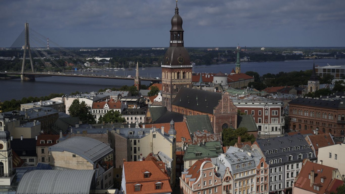 Латвия ще проверява разрешителното за пребиваване на гласуващите за президент руснаци