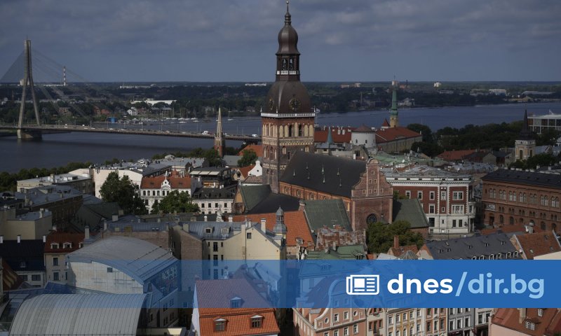 Той каза още вчера, че полицаите също така ще следят