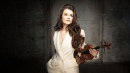 Българската цигуларка Лия Петрова и безпрецедентната й среща с цигулка на 300 години