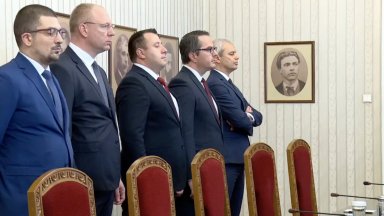 Темата за несъстоялия се референдум за еврото иницииран от формацията