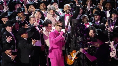 Пеещият Райън Голинг и голият Джон Сина върнаха интереса на зрителите към наградите "Оскар"  