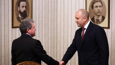 На живо в Dir.bg: Президентът връчва третия мандат на ИТН
