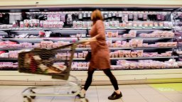 Нови правила в ресторантите и супермаркетите в Румъния от днес
