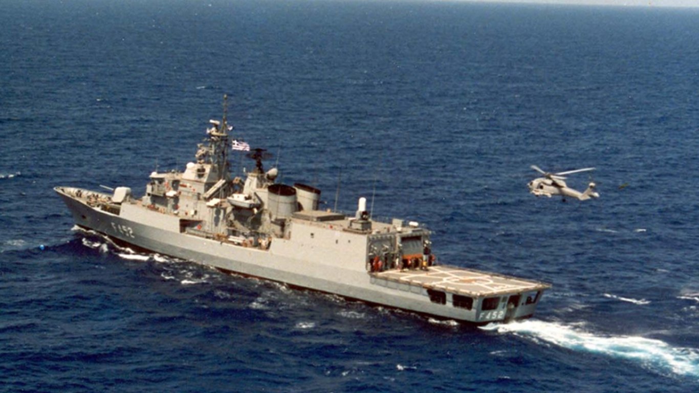 Гръцката фрегата "Идра" за първи път откри огън срещу дронове в Аденския залив