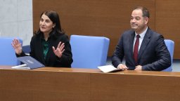 Властта: Няма мигрантска криза, има "микрофони на Митрофанова" с кремълска пропаганда