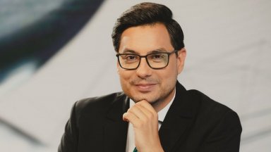 На фона на промените в информационната среда сред които например