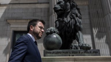 Първоначално изборите бяха насрочени за февруари 2025 г в края