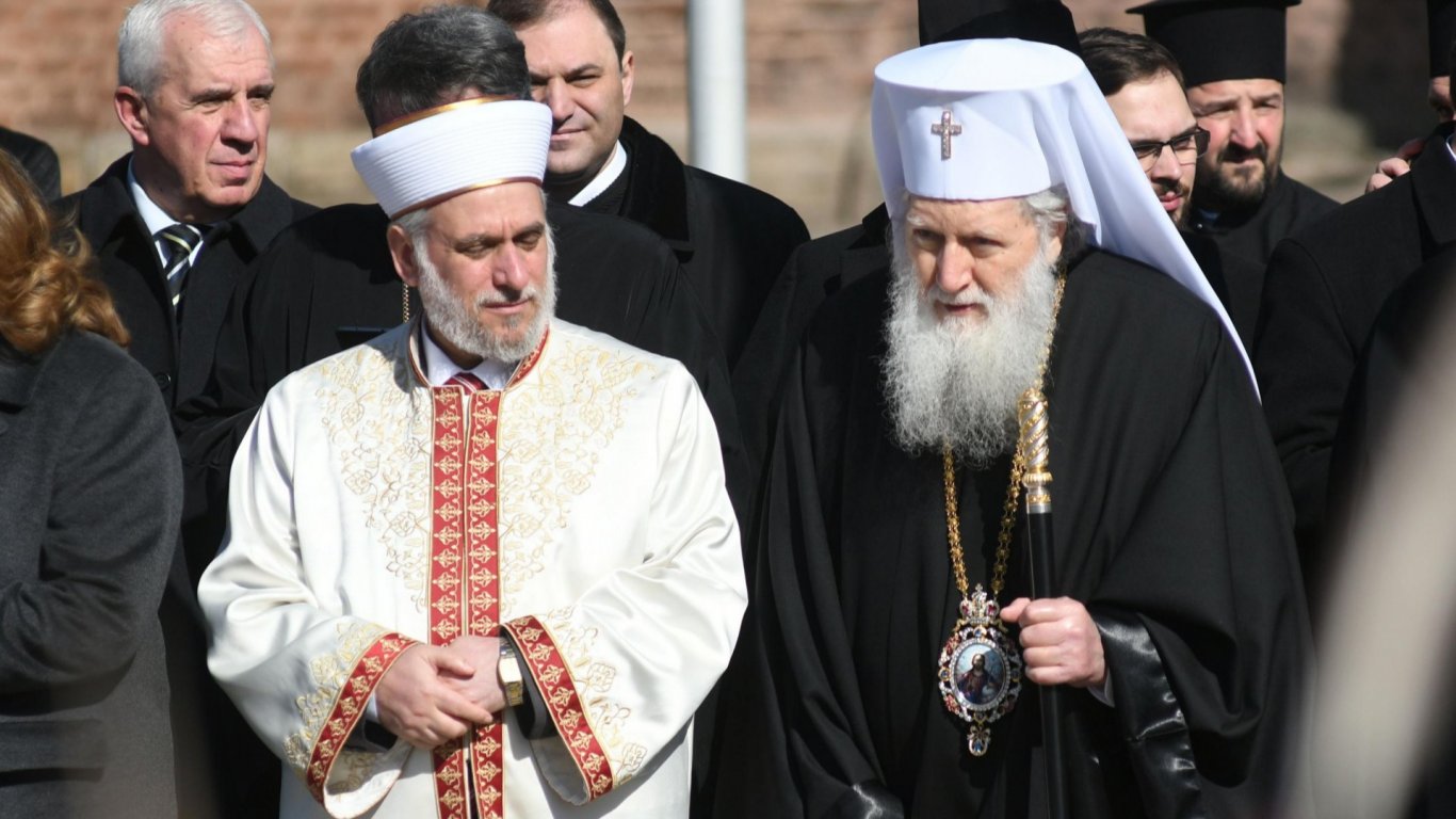 3 март 2017 г. - Патриарх Максим с главния мюфтия Мустафа Хаджи при честването на 139 г. от Освобождението на България пред Паметника на Незнайния воин. 