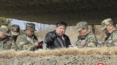 Ким Чен-ун е ръководил учение за симулация на ответен ядрен удар