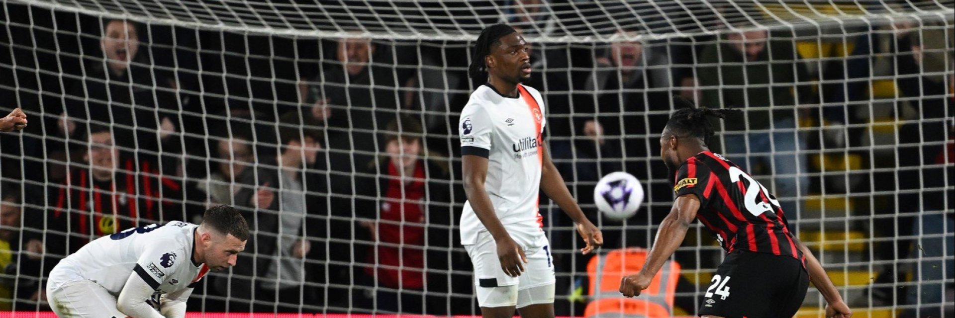 Един изумителен и специален мач вълнуваше Англия, докато светът следеше Шампионската лига