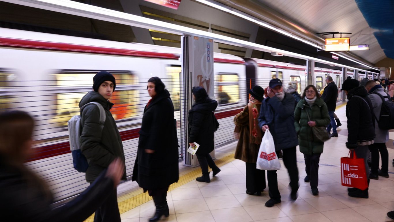 "Подкрепа" настоява за диференциация при увеличението с 15% на заплатите в метрото