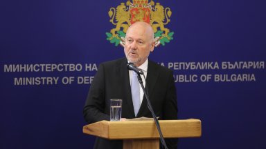 За изпълнението на логистичната операция са използвани 26 специални машини