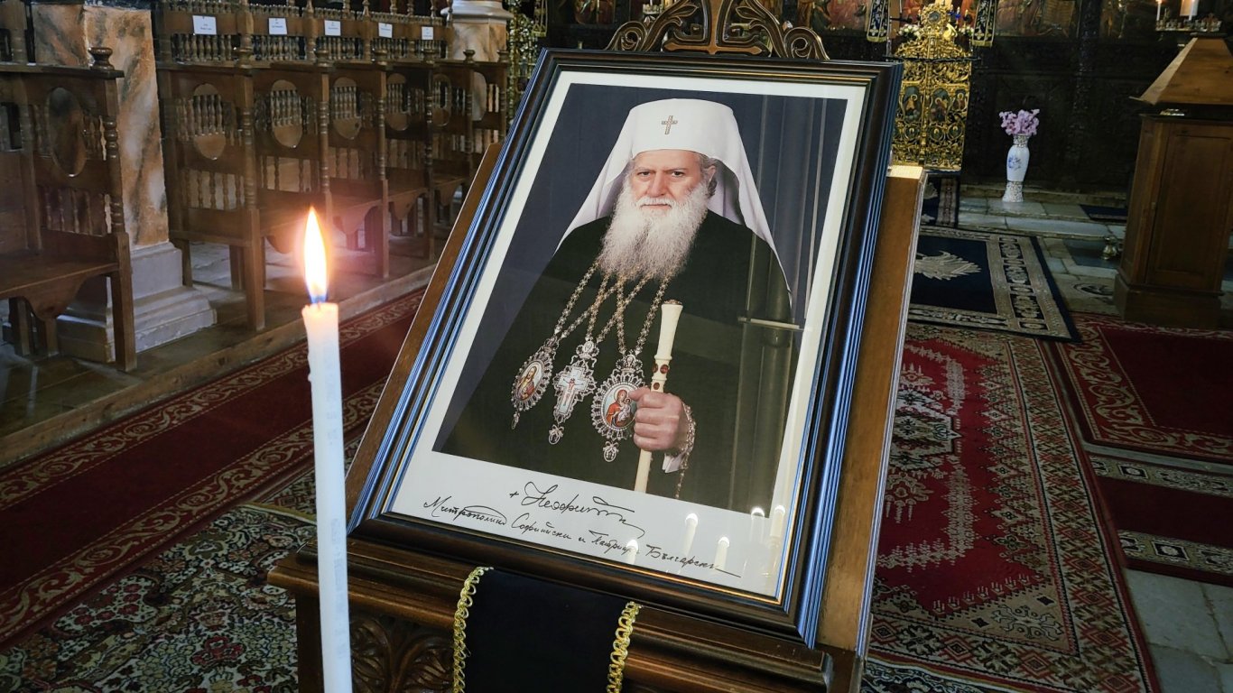 Първи ден на национален траур в памет на патриарх Неофит