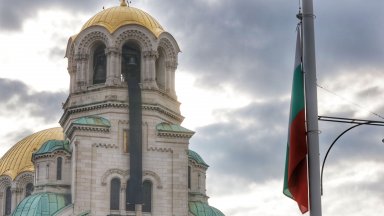 Обособена е зона и желаещите да почетат паметта на патриарх