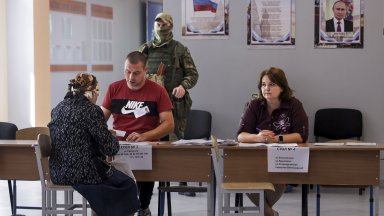 Три дни руснаците гласуват, за да изберат отново Путин  