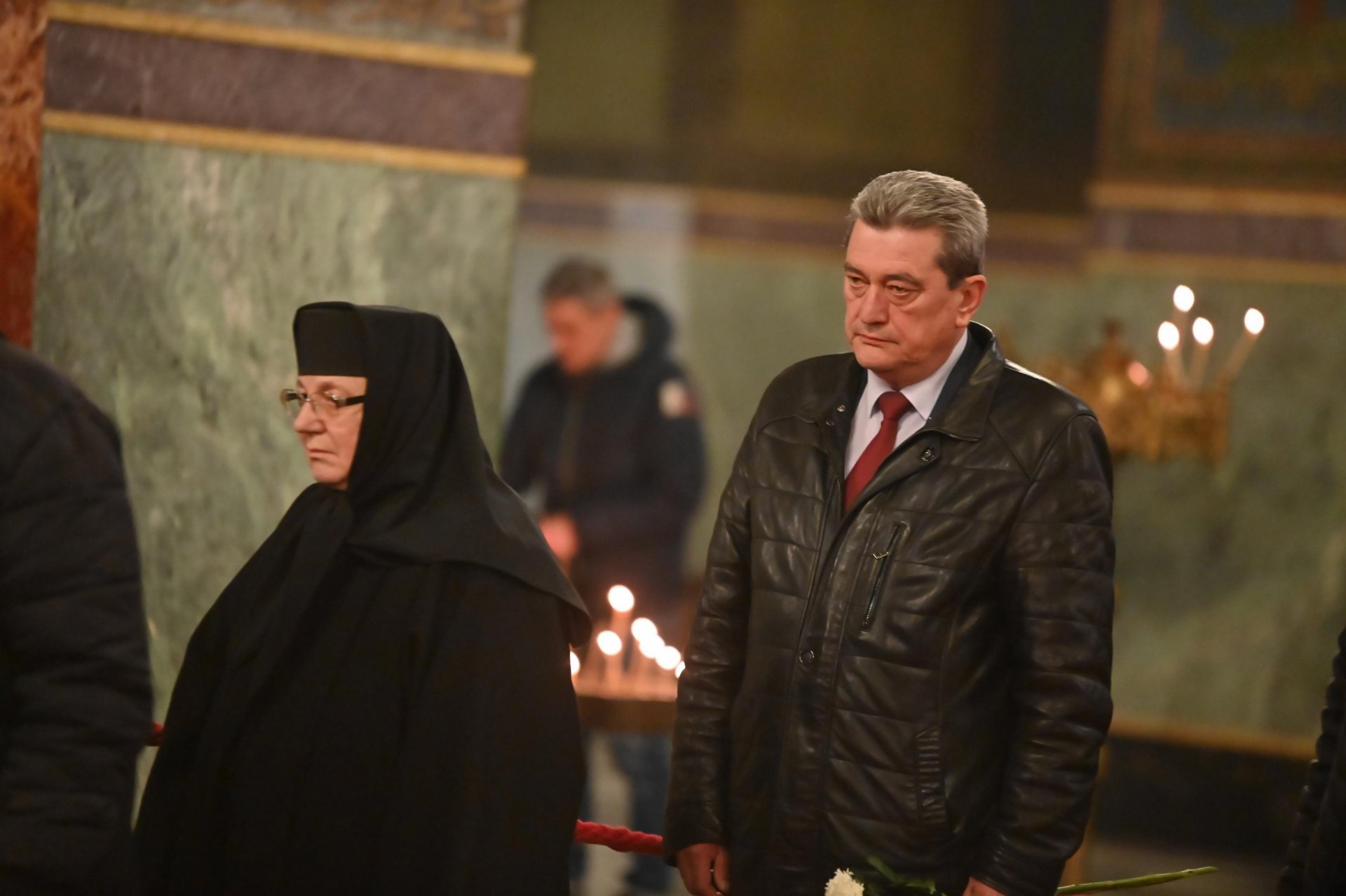 Сред дошлите да си вземат последно сбогом с Негово Светейшество беше и дългогодишният началник на пожарната Николай Николов