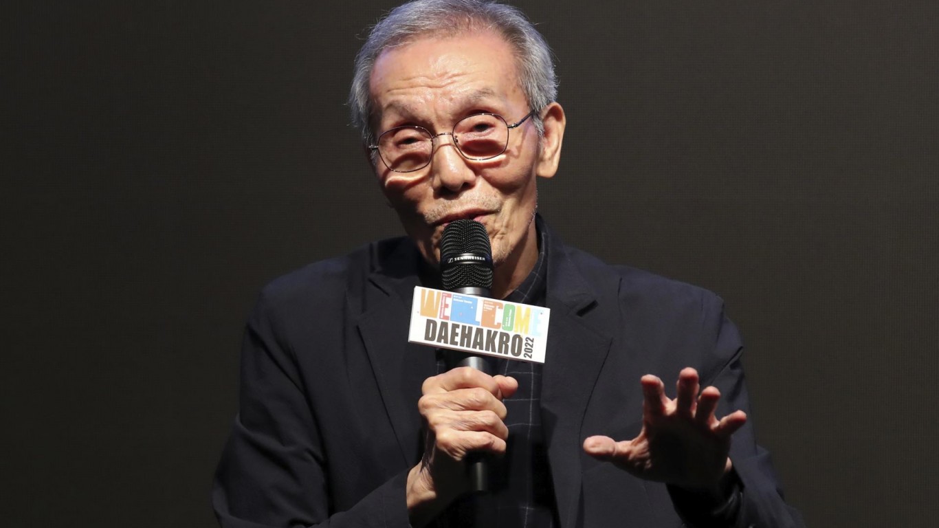79-годишният О Йон-су от сериала "Игра на калмари" беше осъден за сексуален тормоз
