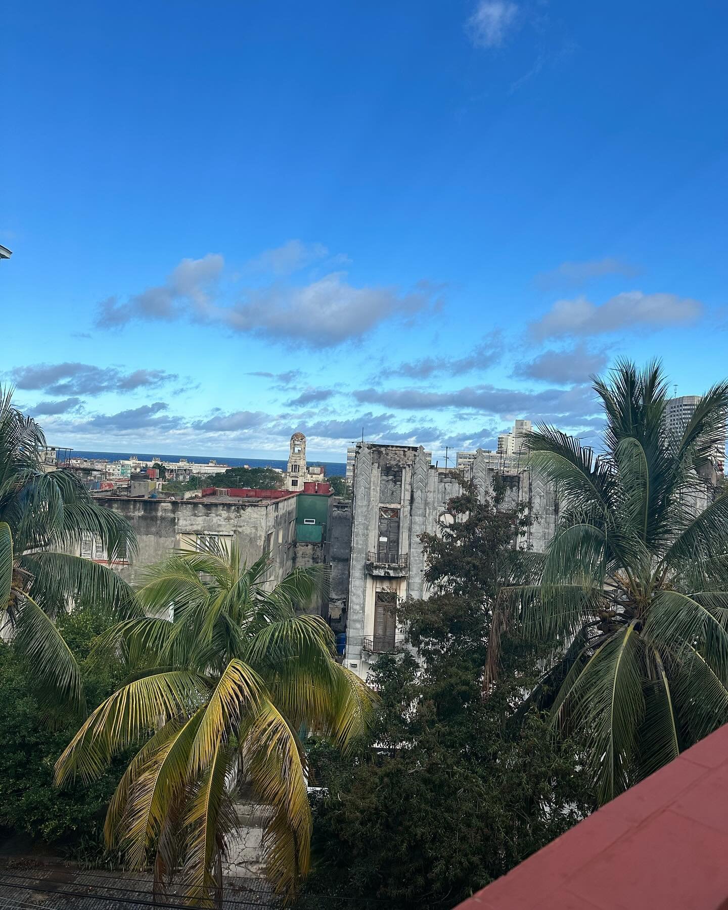 Поглед към Хавана от балкон в квартал Vedado