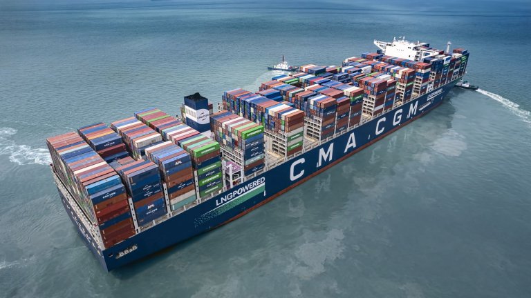 Френски контейнеровоз е първият западен кораб, преминал Ормузкия проток през войната