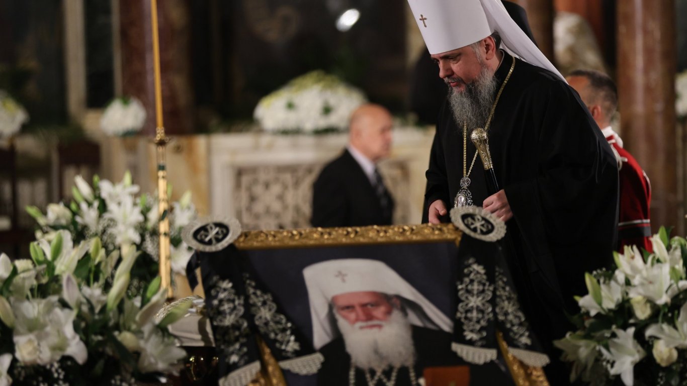 Епифаний Киевски оказва почит на патриарх Неофит 