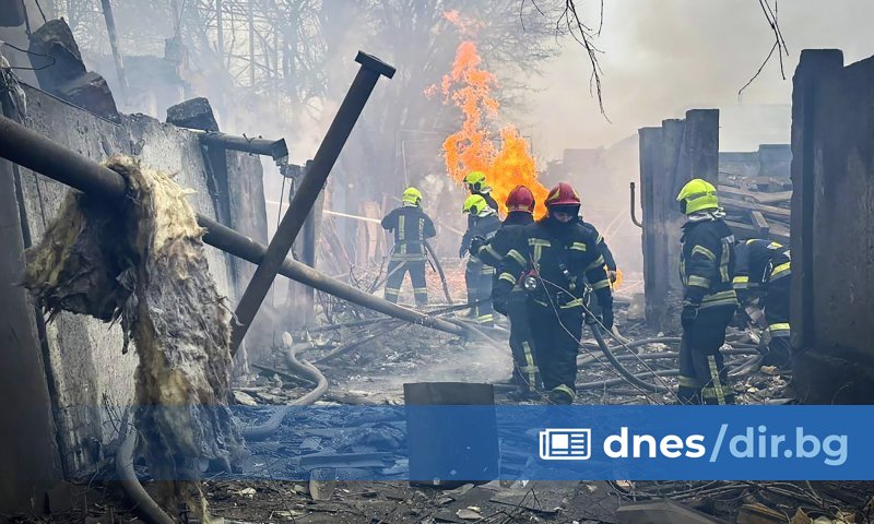 Снимка: Нова атака с крилати ракети по Одеса, жителите влязоха в бомбоубежищата