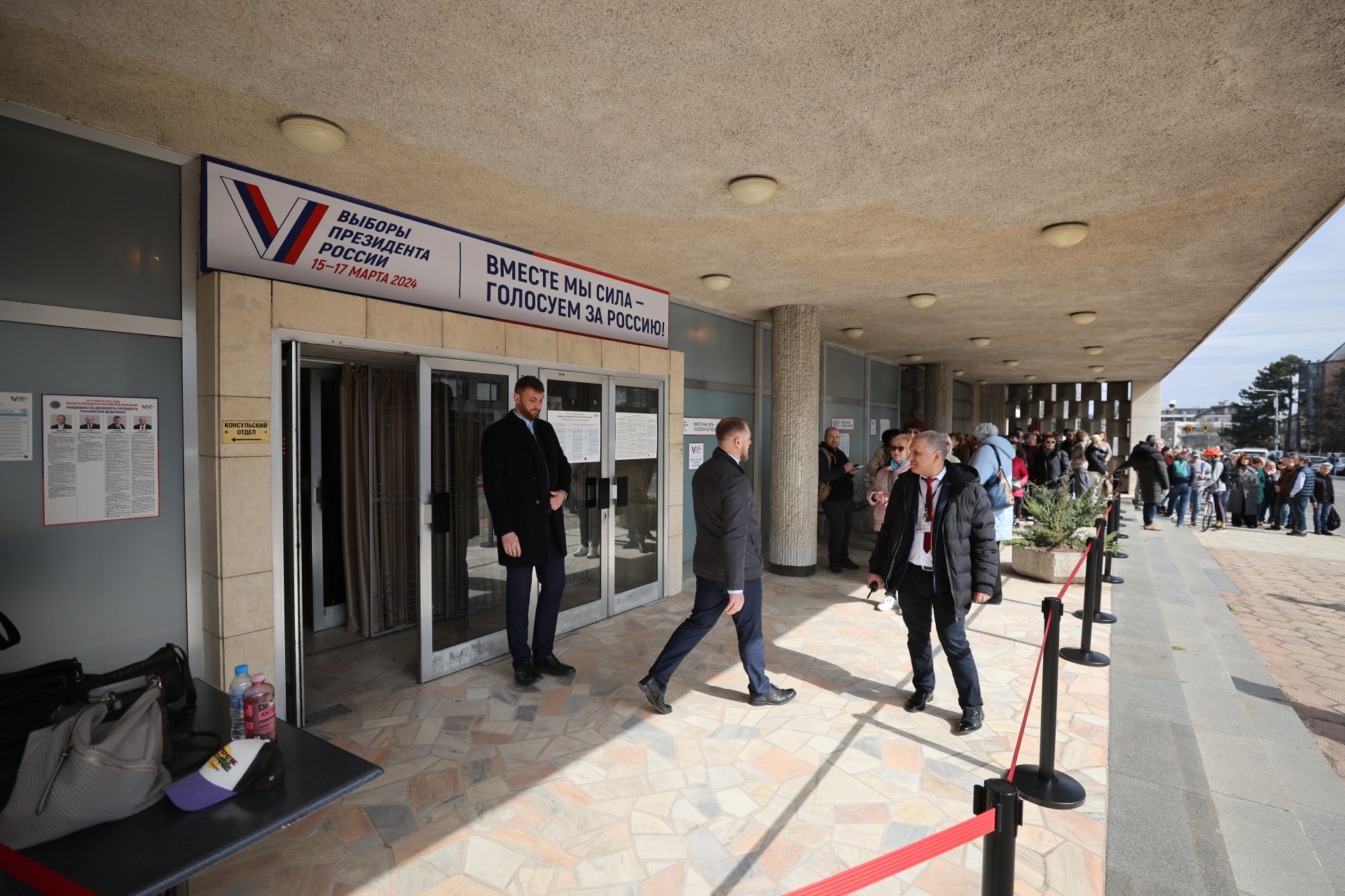 Опашки от желаещи да гласуват за президент на Русия