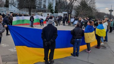 Граждански организации протестират до посолството на Русия в София