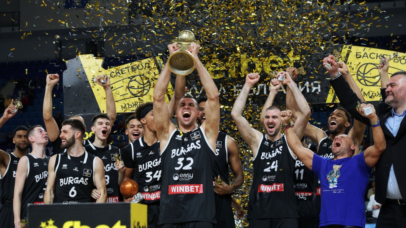 49 години по-късно: Черноморец пак спечели баскетболната Купа