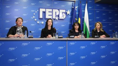 В парламента влезе лидерът на Да България Христо Иванов и