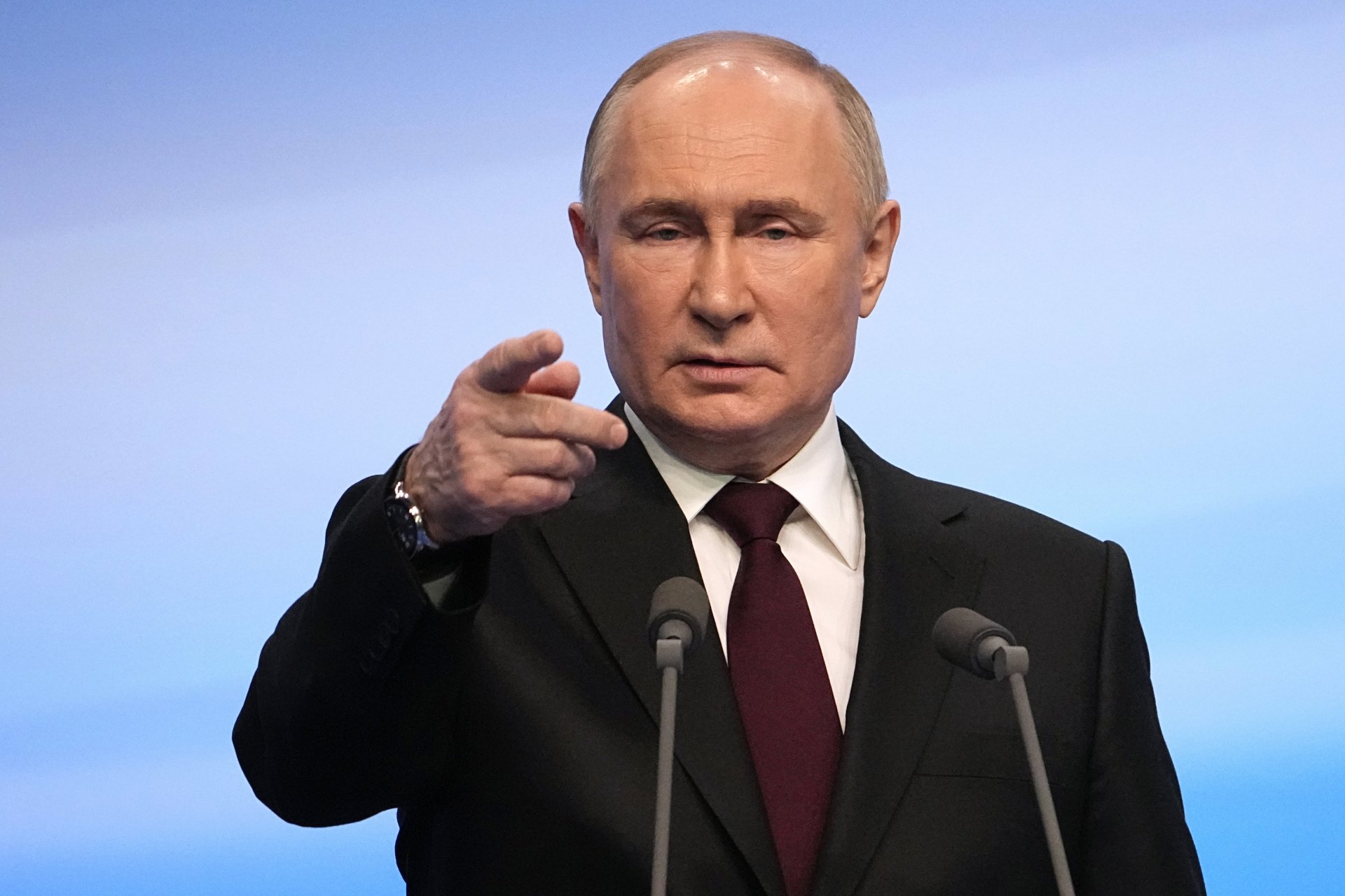 Руският президент Владимир Путин говори след изборите в сградата на своя предизборен щаб рано в понеделник, 18 март 2024 г.