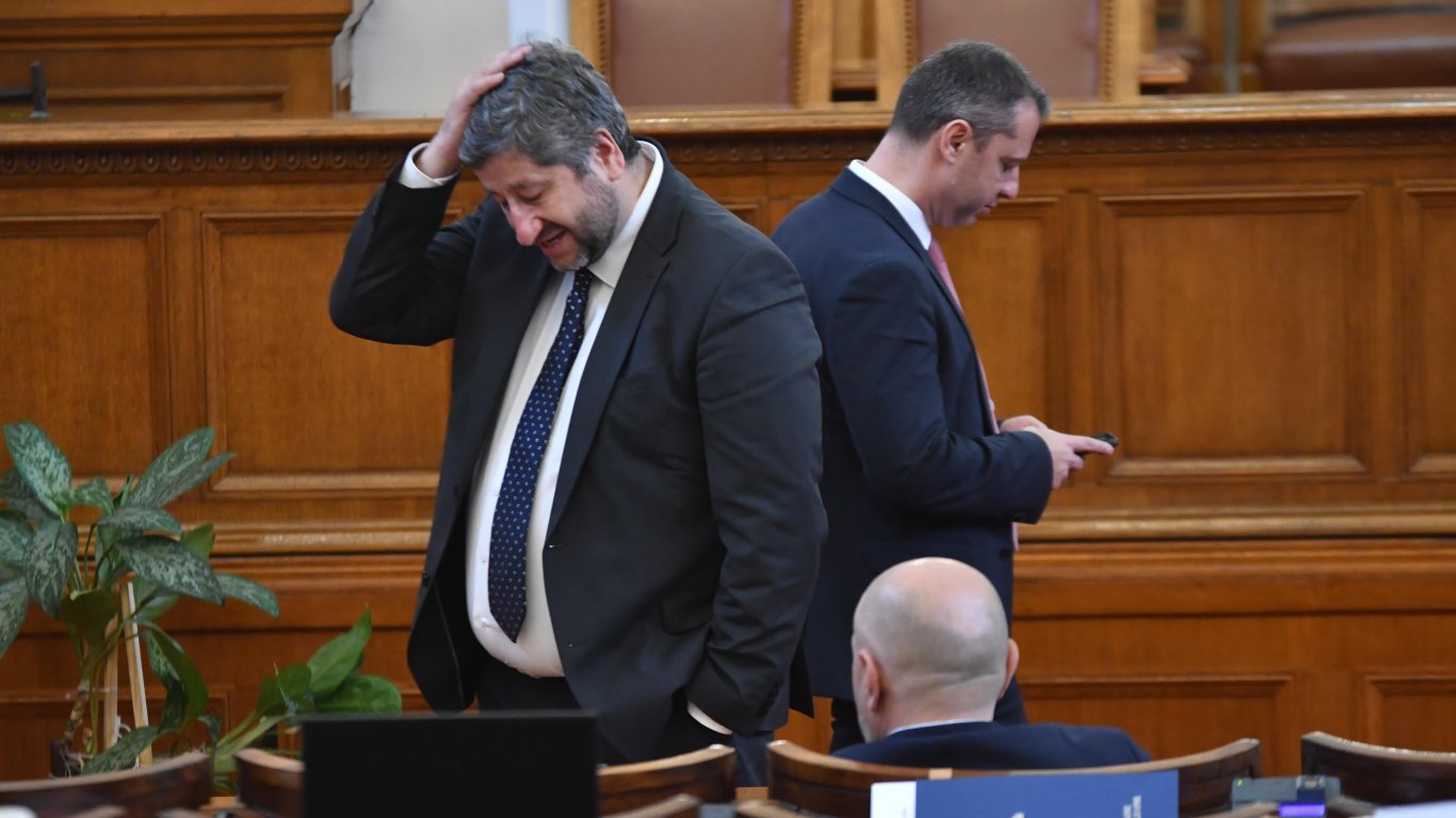 Христо Иванов не е подал пред ЦИК заявление за отказ от НС и остава депутат поне до клетвата