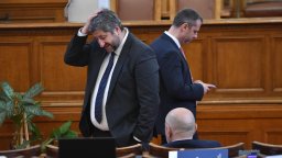 Христо Иванов не е подал заявление за отказ от парламента и остава депутат