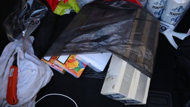 Задържането на 63 годишния митничар е осъществено при напускане на складова