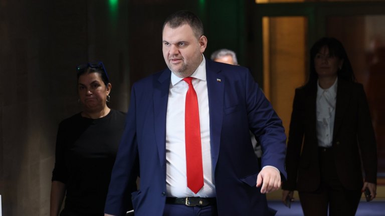 Делян Пеевски: Президентът е длъжен да разпише указите за министрите