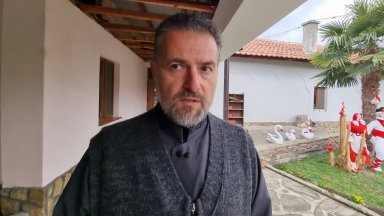 Вандали разбиха църквата "Света Троица" в Сливен, чийто предстоятел обяви гладна стачка