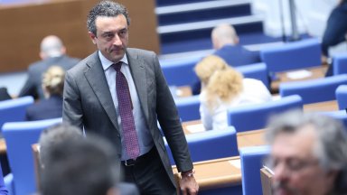 Народни представители от ПП защитиха Асен Василев и застанаха зад