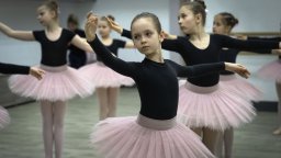 В Харков балетно студио предлага един час бягство от ежедневните ужаси на войната