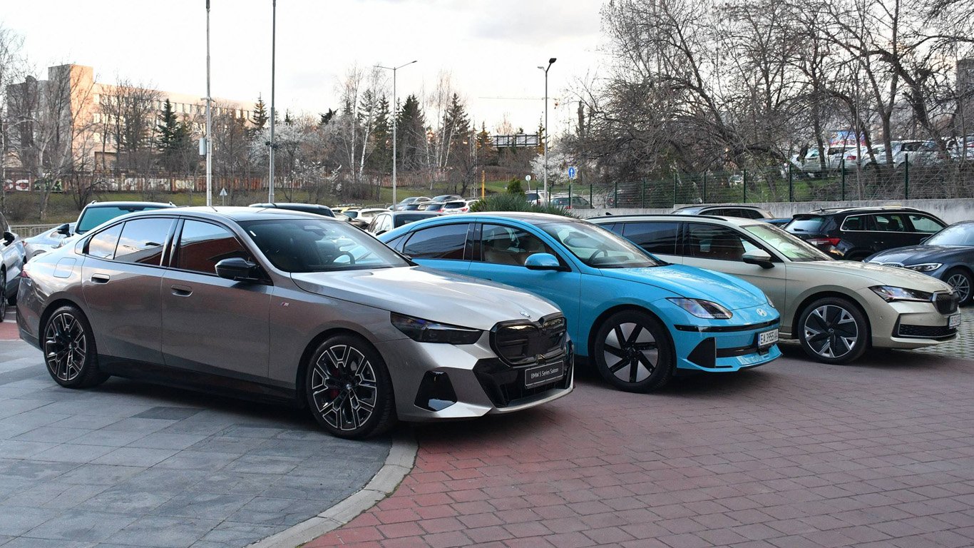 BMW i5, Hyundai IONIQ 6 и Skoda Superb