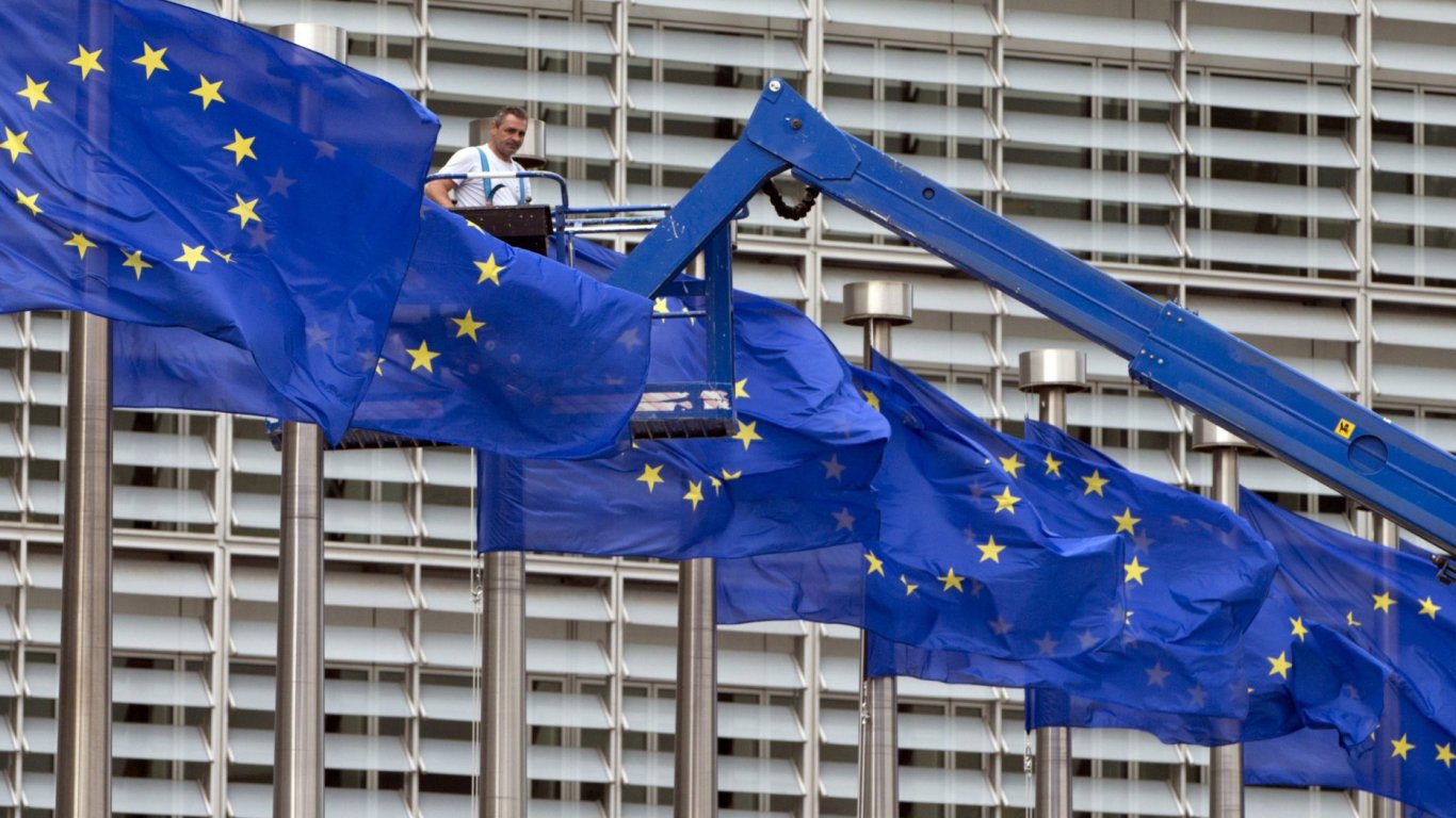 ЕС се готви да постави икономиката си на военна основа