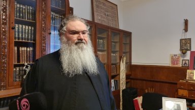 Варненският владика при гладуващия свещеник: Църковните въпроси не се решават на улицата