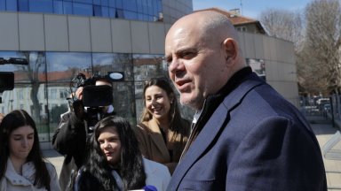 В свое интервю Славов посочи че връзката между Иван Гешев