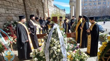 Заупокойното последование бе предстоявано от наместник председателя на Българската православна църква
