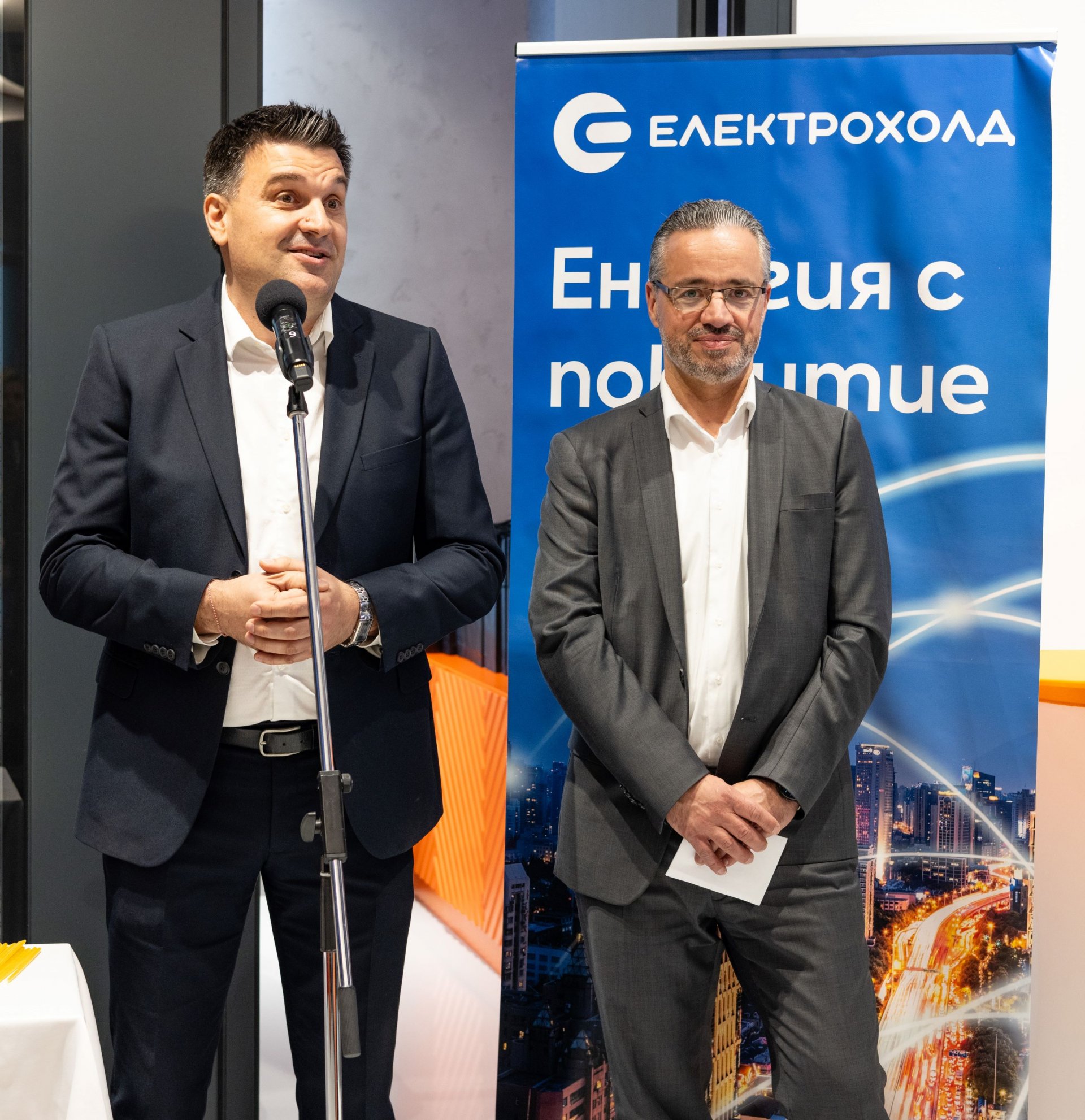 Владимир Дичев, главен търговски директор на Електрохолд България (вляво), Карел Крал, главен изпълнителен директор на Електрохолд България (вдясно)