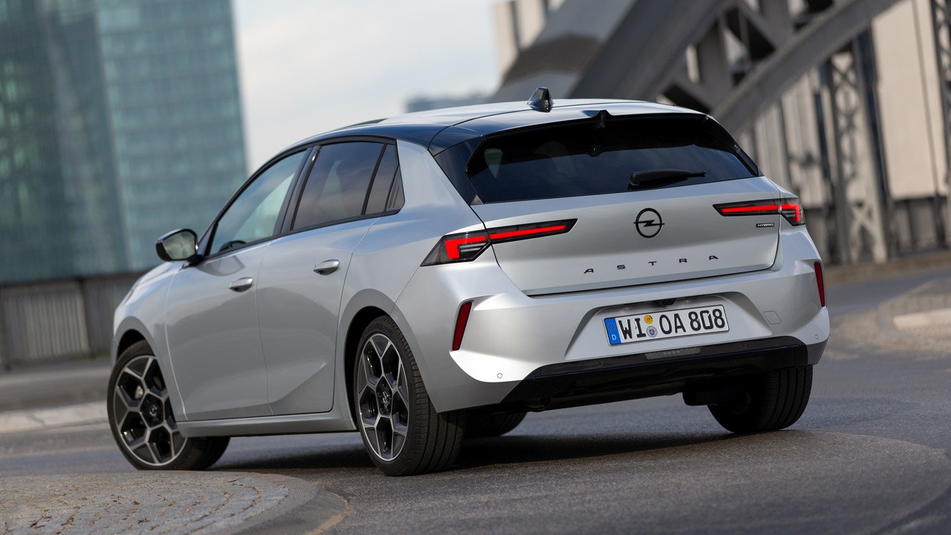 Opel Astra Hybrid 