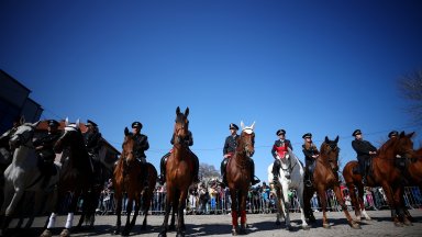 Снимка БТА Граждани се присъединиха към празненствата за да се