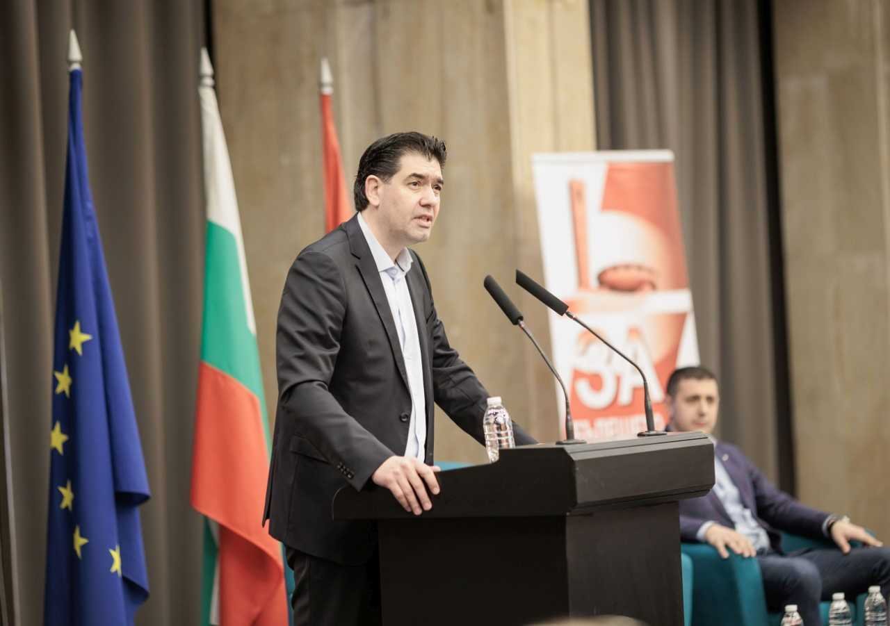 Иван Таков по време на дискусията "За бъдещето на БСП и лявото"